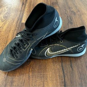 Nike Mercurial Vapor 14 indoor soccer shoes